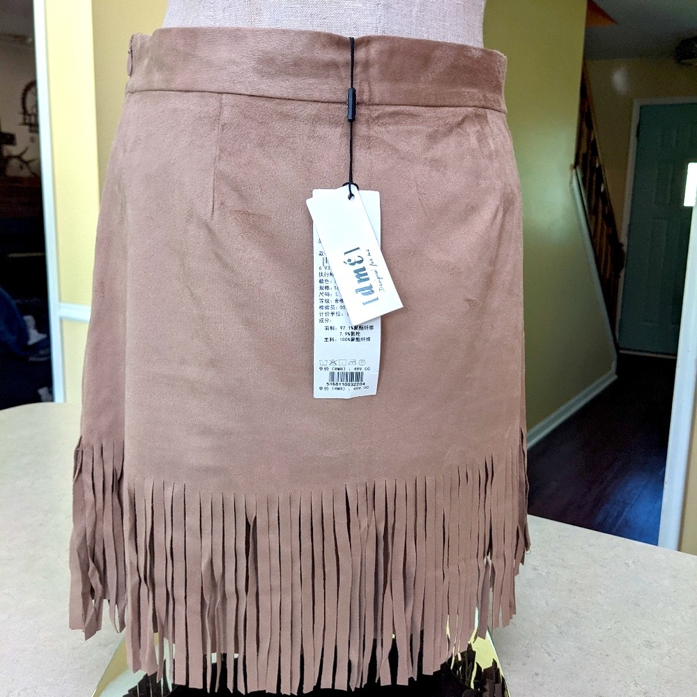 NWT fringy Skirt sz medium faux suede faux pockets